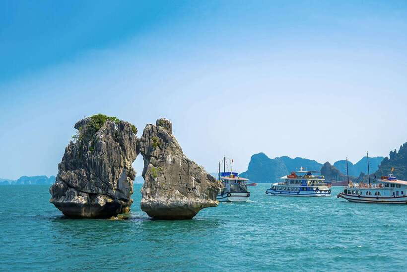 1-Day Tour Explore Unesco-recognized Ha Long Bay on Cruise - The cruise route and photo stops: seeing the bay in layers