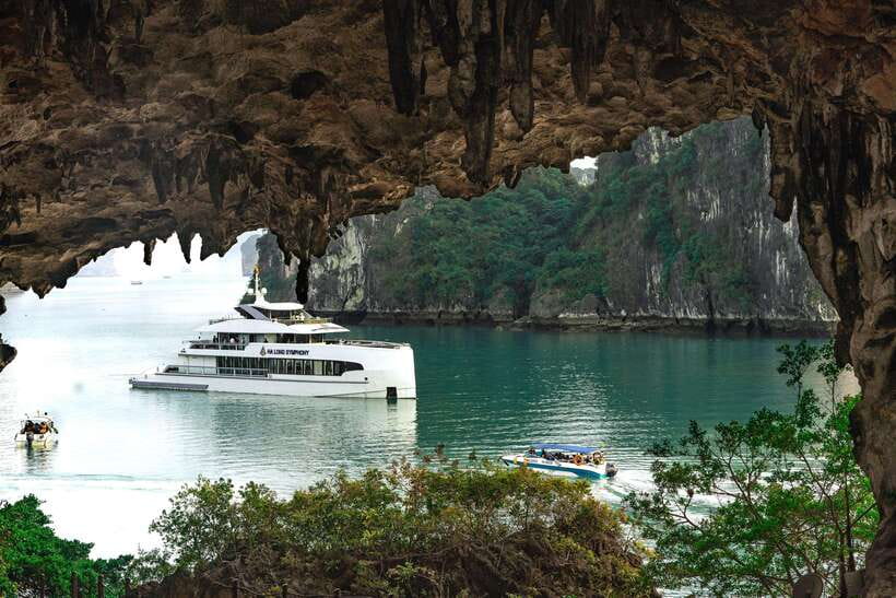 1Day 5 Stars Cruise:Swimming,Hiking & Kayaking, - Sung Sot Cave: the midday wow factor (and the easy alternative)