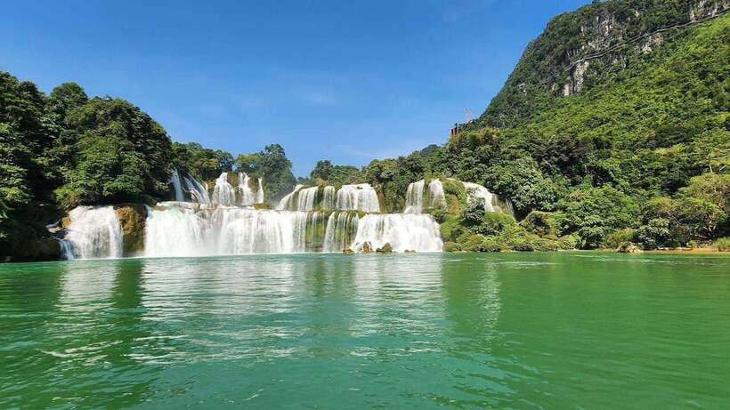 2-Night 1-Day Explore Ban Gioc Waterfall - Nguom Ngao Cave - Nguom Ngao Cave: stalactites, stalagmites, and cooler air