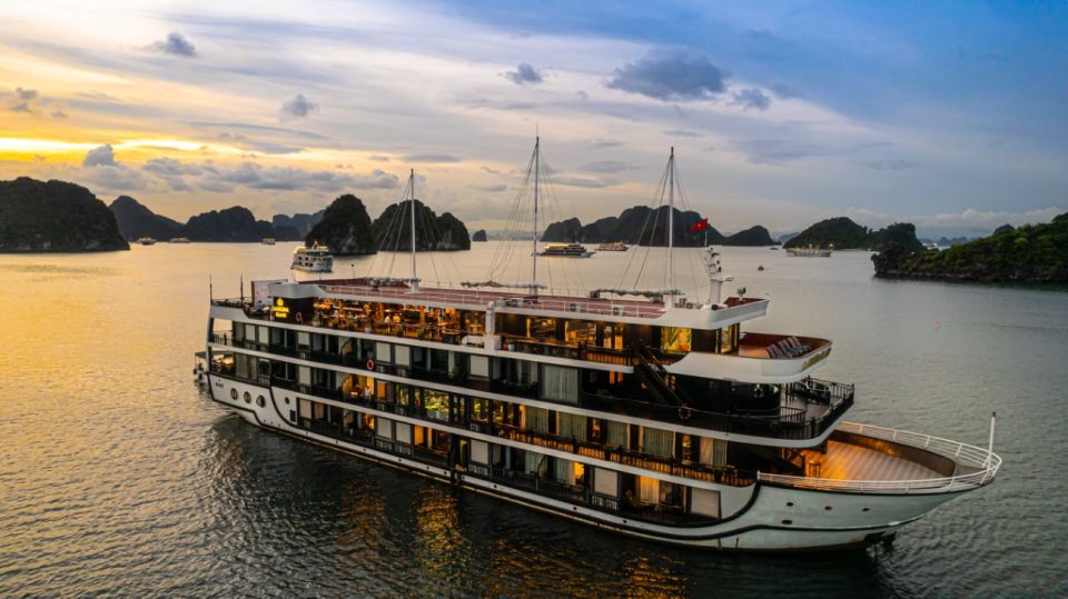 3-Day 2-Night Lan Ha Bay 5-Star Cruise - Day 2: Viet Hai village biking, tunnel cave access, and Ba Trai Dao swimming