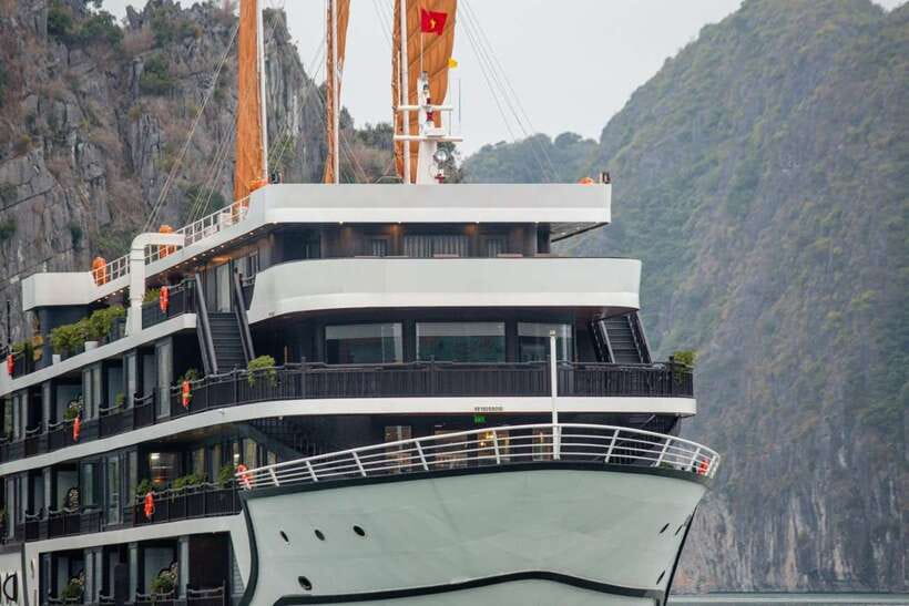 3 Day - Hanoi City Tour - Lan Ha Bay 5 Star Cruise & Balcony - Day 1 in Hanoi: Ho Chi Minh Complex, pagodas, and the classics