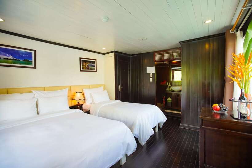 4-star Halong Paloma Cruise 2D1N Trip - Bai Tu Long Bay plus a 4-star ship: why 2D1N works