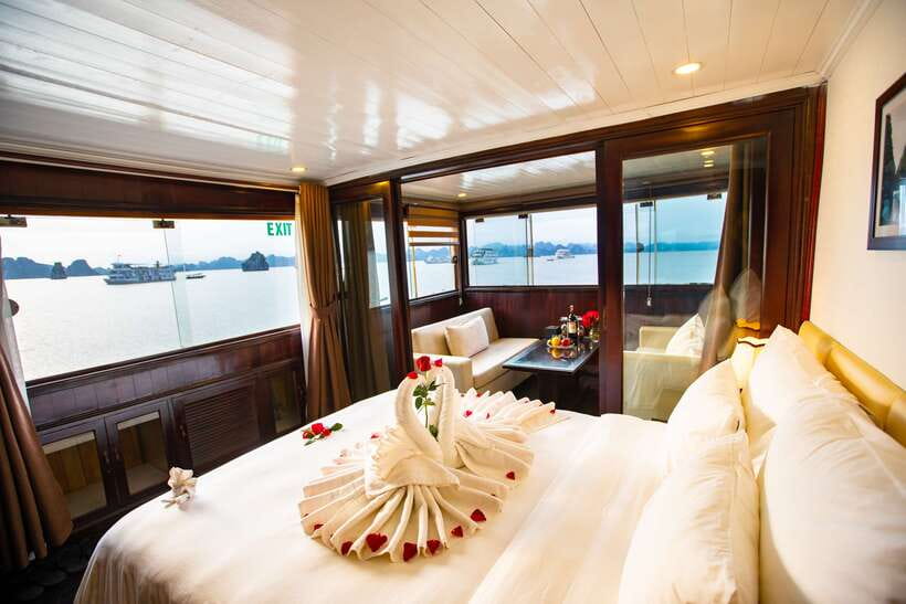 4-star Halong Paloma Cruise 2D1N Trip - Night on the cruise: squid fishing and onboard options