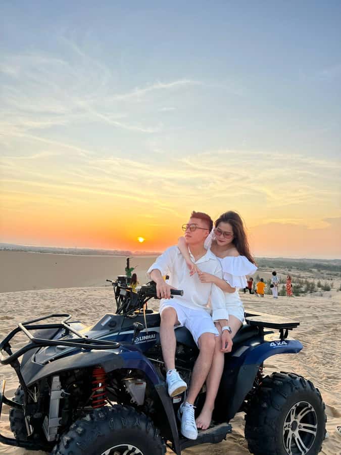 5-hour Sunrise or Sunset Jeep Tour from Mui Ne Beach Town - Fairy Stream walk-through: short, scenic, and easier than it sounds