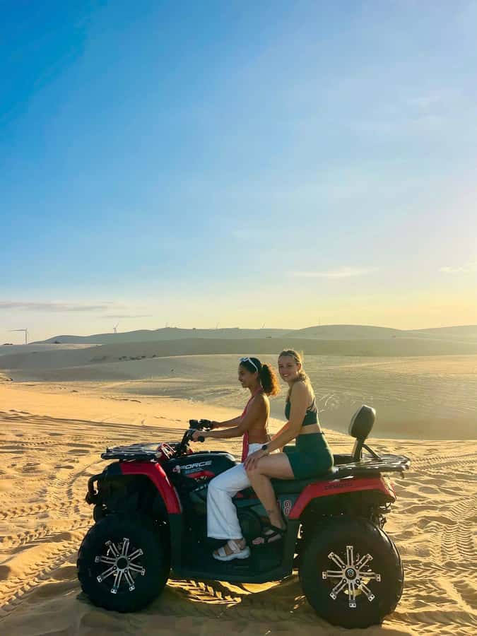 5-hour Sunrise or Sunset Jeep Tour from Mui Ne Beach Town - Mui Né fishing village: a real coastal break (and a good photo moment)