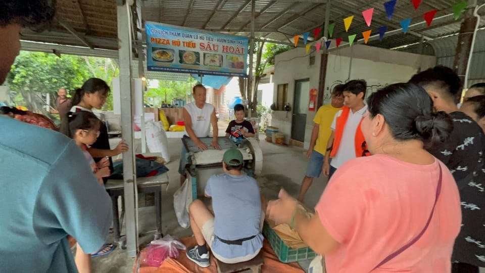 Can Tho: Floating Market, Cacao & Canals with French Guide - Cacao farm visit with tastings: cacao milk and homemade wine