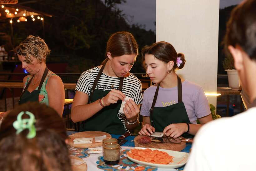 CatBa: Authentic Vietnam Cooking Class and local market tour - Linda Kitchen cooking class: step-by-step guidance that keeps you confident