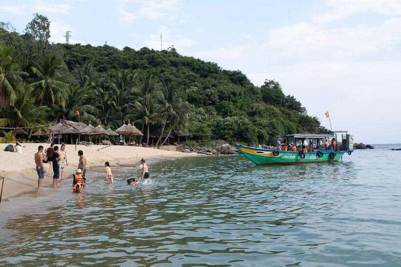 Cham Islands Snorkeling Tour by Speedboat : Hoi An/Da Nang - Snorkeling and swimming around Cham Island: the “how it feels” part