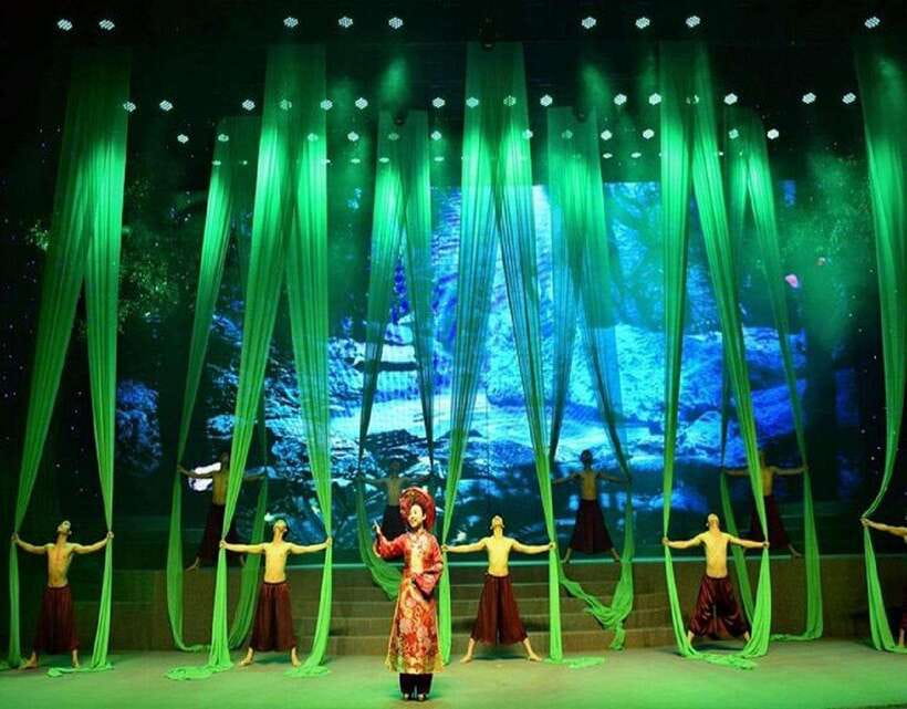 Charming Da Nang Show: Culture, History, Art Vietnamese Show - Arrive Early: Check-In at 16:30 for a 17:00 Start