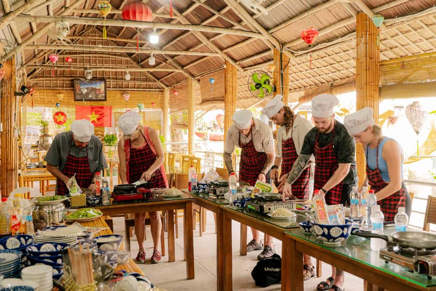COOKING CLASS -BASKET BOAT - The river break: basket boat ride and Nipa Forest stop