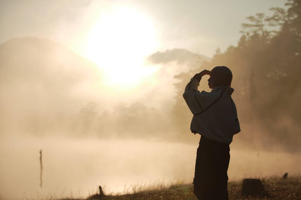 Da Lat: Sunrise Lake and Forest Photography Tour - How the guide helps: pro equipment and a small-group feel