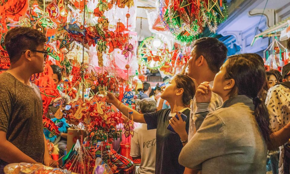 Da Nang: 5-Hour Guided Night Tour - Helio Night Market: local snacks, live music, and shopping time