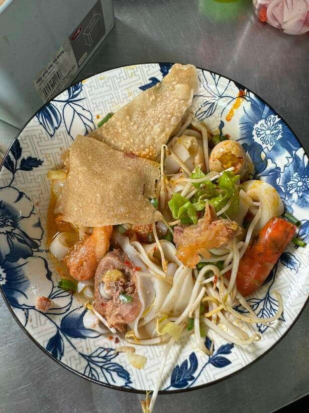 Da Nang City Street Food Private Tour With Local Students - Dragon Bridge, markets, and the practical sightseeing bonus