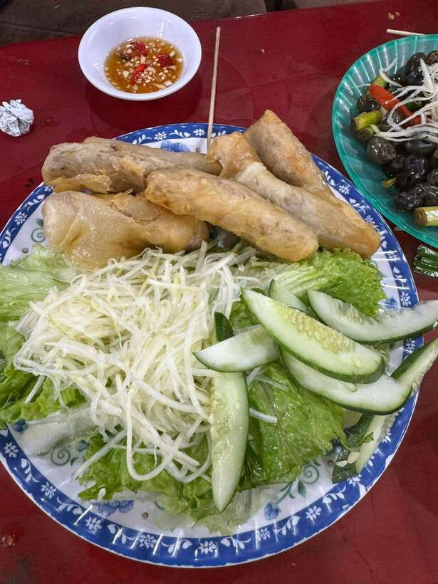 Da Nang City Street Food Private Tour With Local Students - What guides like Cindy, Trinh, Mia, and Hana add to the day