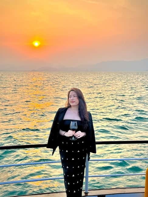 Da Nang: Experience a Magical Sunset Dinner Cruise in DN Bay - Poseidon Cruise meeting point: the pink booth you shouldn’t miss