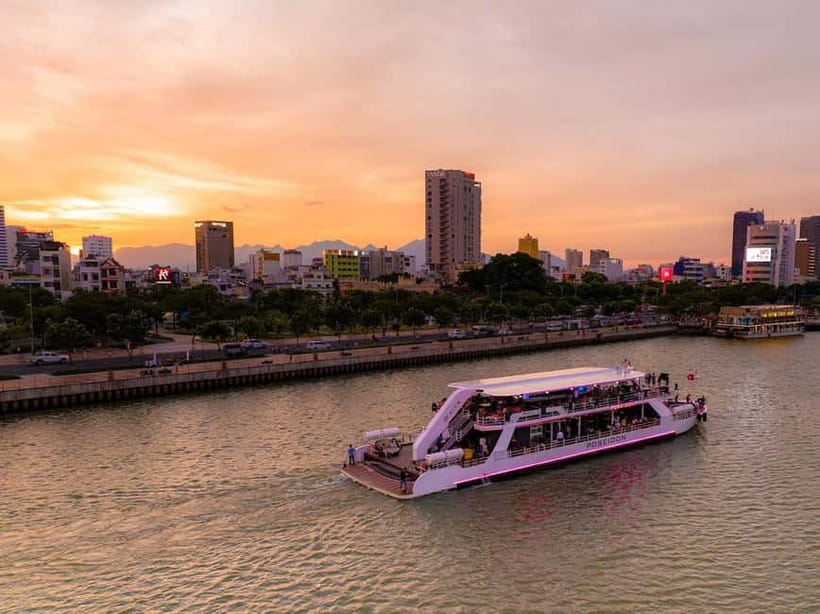 Da Nang: Experience a Magical Sunset Dinner Cruise in DN Bay - Sunset over Da Nang Bay: how the timing affects what you see