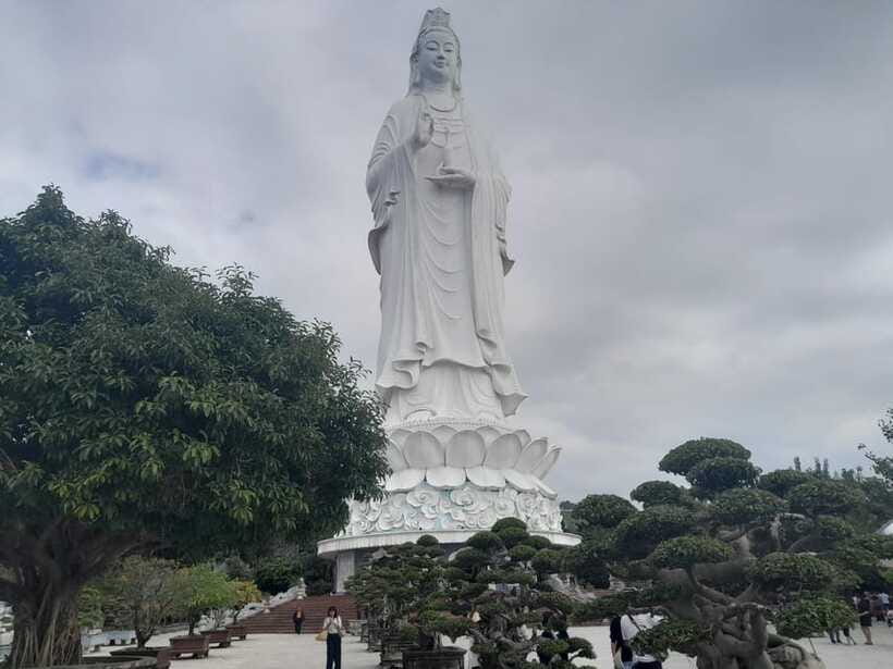 Da Nang: Golden Bridge, Marble Mountains & Monkey Mountain - Private car and a basic-English driver: why it helps on this route