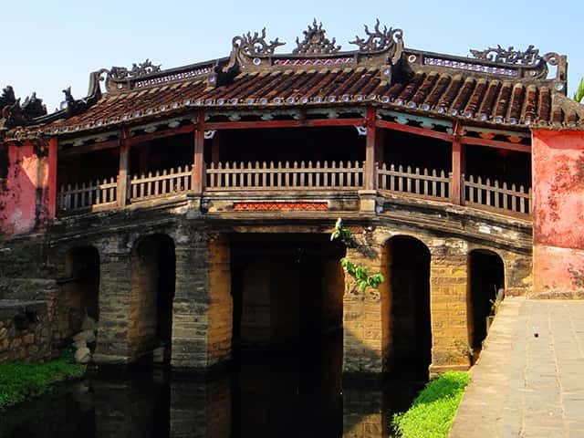 Da Nang: Half-day Hoi An Heritage Walk - Traditional dance show: a quick cultural pause mid-walk