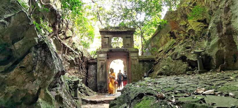 Da Nang/Hoi An: Marble & Monkey Mountains with Am Phu Cave - Marble Mountains: five “fingers” of Ngu Hanh Son