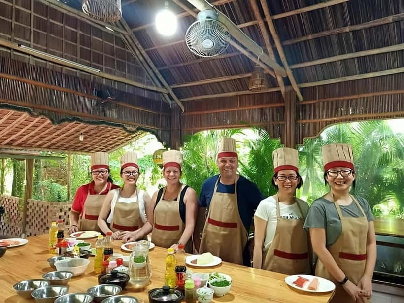 Da Nang/Hoi An: Market Tour, Basket Boat Ride, Cooking Class - How the Hoi An or Da Nang pickup shapes your day