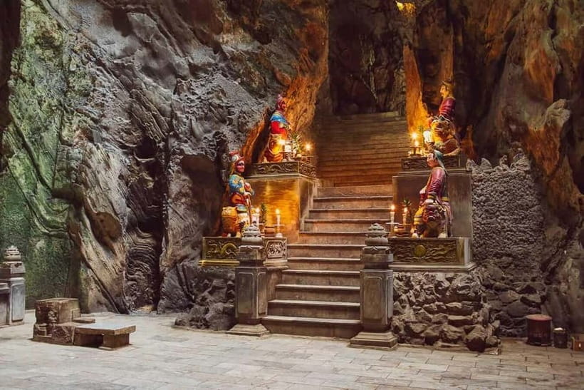 Da Nang/Hoian: Marble Mountain, Am Phu Cave, Monkey Mountain - Am Phu Cave (Hell Cave): Buddhist symbolism in tight cave chambers