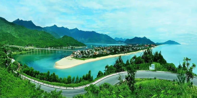 Da Nang: Hue Imperial Day Trip, Hai Van Pass Train, & Lunch - Pickup, station time, and how the day stays manageable
