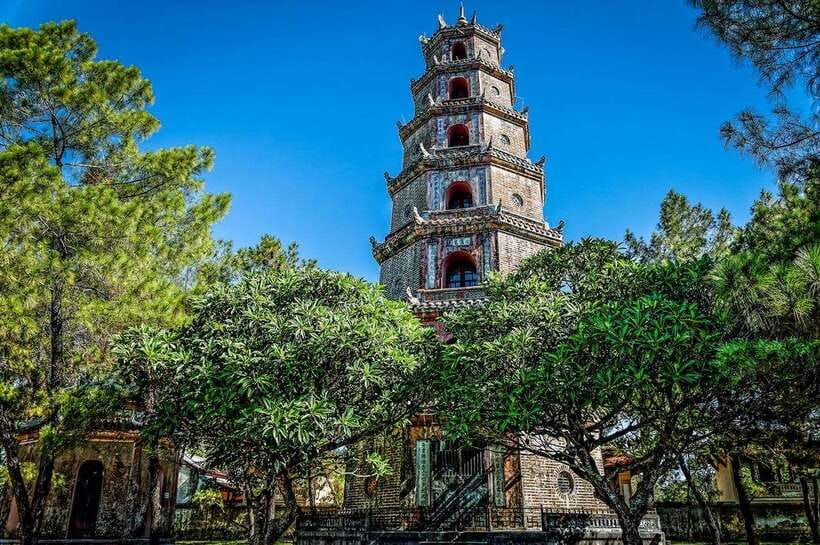 Da Nang: Imperial Hue And Scenic Hai Van Pass Discovery Tour - Perfume River boat cruise to Thien Mu Pagoda: short ride, meaningful stop
