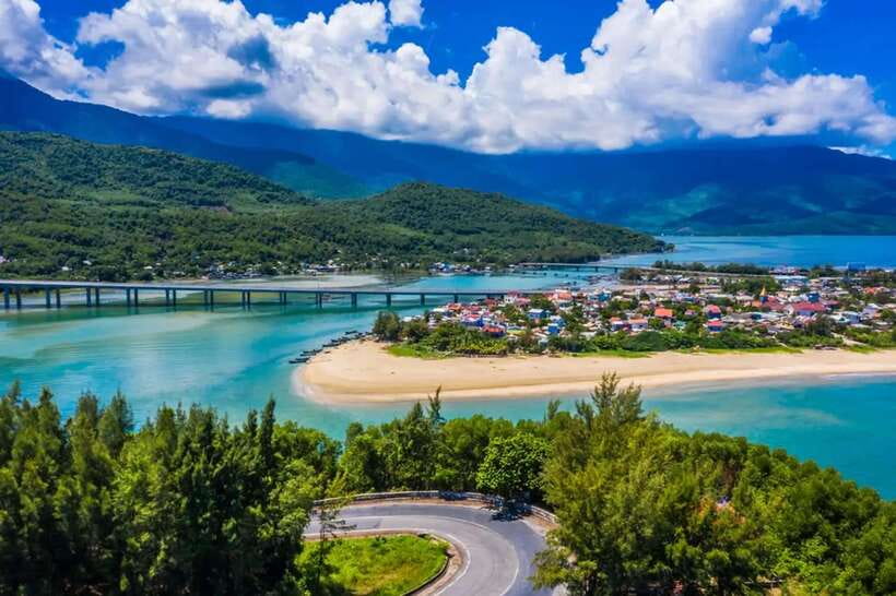 Da Nang : Private Day Trip to Imperial City - Hue - Thien Mu Pagoda: Hue’s oldest pagoda and a 400-year timeline