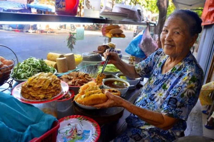 Eat Like a Local – Hoi An Evening Food Tour - Stop-by-stop: how each tasting feels and what to watch for