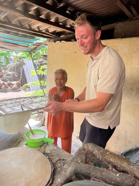 Eat Like a Local – Hoi An Evening Food Tour - Where you meet and how the 6:00PM start helps you eat well