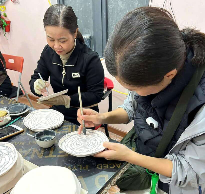 Experience the Art of Ceramic Painting | Hanoi’s Old Quarter - Color Mixing and Design Choices: How to Make It Look Like You