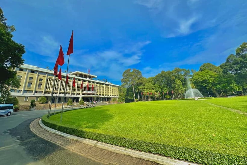 Free E-Sim War Remnants Museum & Independence Palace Tour - Reunification Palace and Independence Palace: the building that still remembers