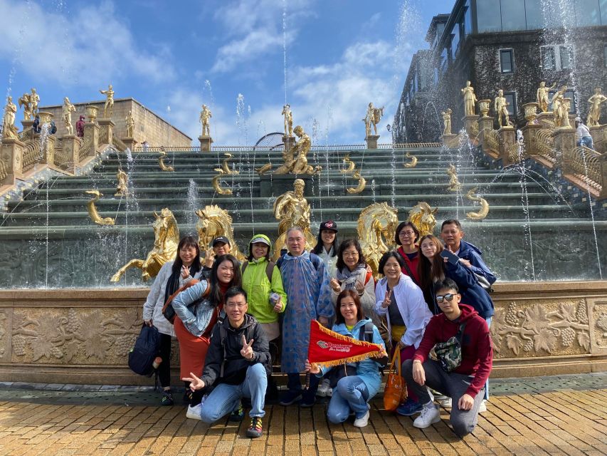 From Da Nang/Hoi An: Ba Na Hills Golden Bridge small group - The guided walk across Golden Bridge: what to watch for