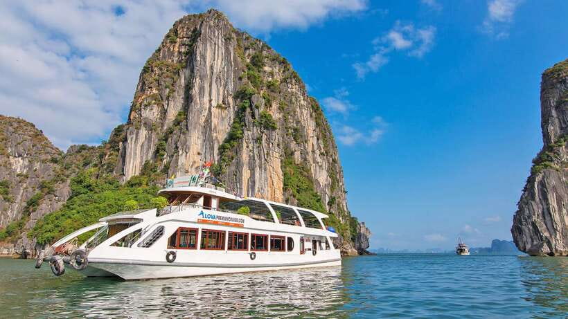 From Hanoi: 1 -Day Halong Bay Cruise With Big & Small Groups - Surprising Cave (Sung Sot): why this is worth the walking