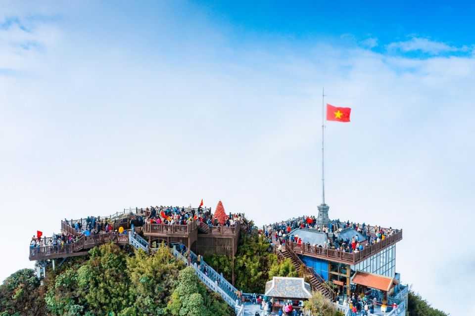 From Hanoi: 2-Day Sapa, Fansipan, and Muong Hoa Valley Tour - What you actually see on the mountain: pagoda stop plus photo time