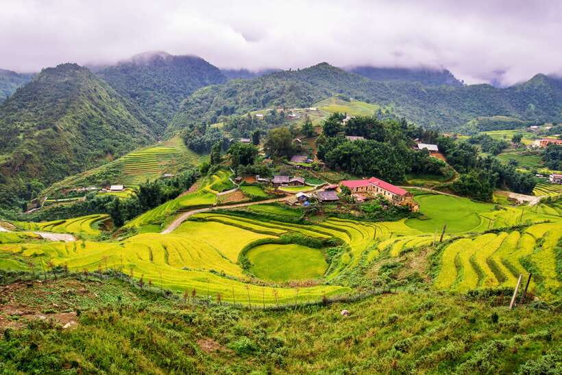 From Hanoi: 2-Day Sapa Trek Tour - Luxury Limousine Transfer - Day 1 to Cat Cat: downhill waterfall trek in Black Hmong country