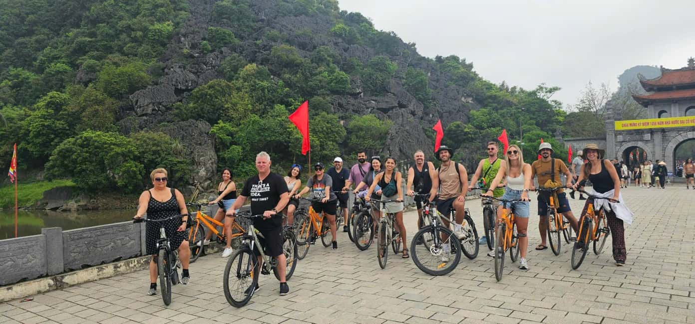 From Hanoi: 3-Day Trip to Ninh Binh with Ha Long Bay Cruise - Day 2 on the bay: lunch cruise, kayaking/swimming, and spring-roll class