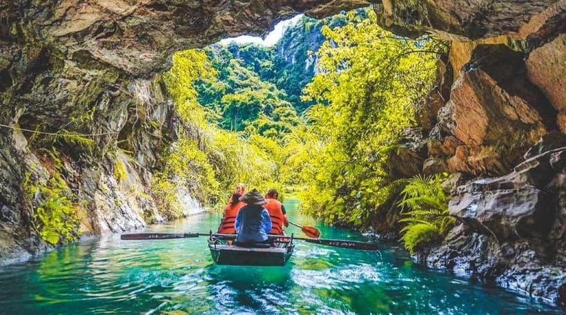From Hanoi : 4-day Ninh Binh-Halong Bay Cruise with Balcony - Day 4: Sung Sot Cave Early, Then Back to Hanoi