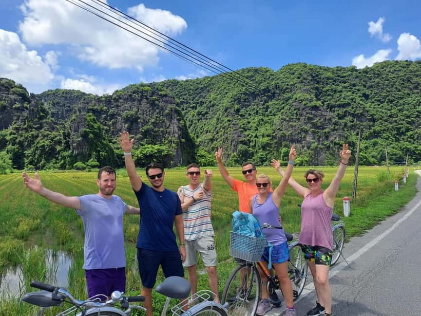 From Hanoi: Bai Dinh,Trang An and Mua Cave Trip - Lunch at Ninh Binh Excursion Restaurant: A Buffet That Can Work for Most Diets