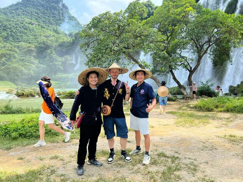 From Hanoi: Ban Gioc Waterfall & Angel Mountain 2-Day Tour - Lam Zen Monastery and the pagoda view that connects the dots