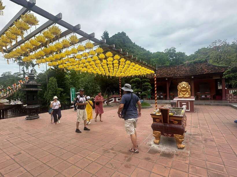 From Hanoi: Full-Day Perfume Pagoda Group Tour with Lunch - The bamboo boat on the Yen stream: a short ride that changes the whole mood