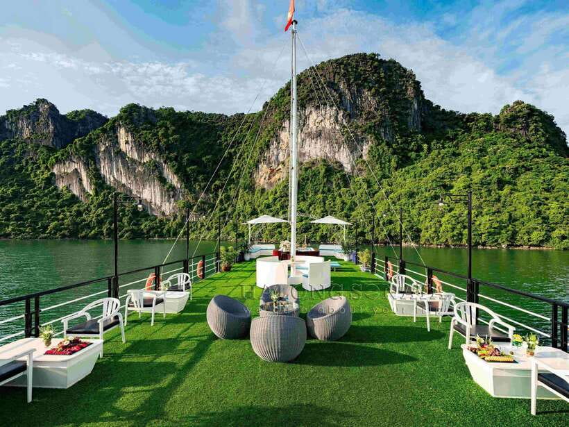 From Hanoi: Ha Long Bay Luxury Cruise with Big & Small Group - Sung Sot Cave: the guided walk through Halong Bay’s most famous formations