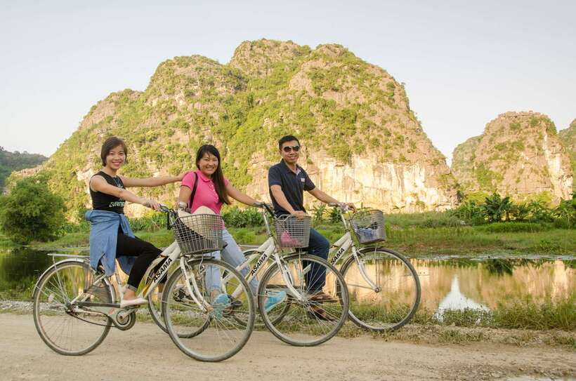 From Hanoi: Hoa Lu/Bai Dinh-Tam Coc/Trang An-Mua Cave Tours - Hoa Lu or Bai Dinh: history big enough for real walking