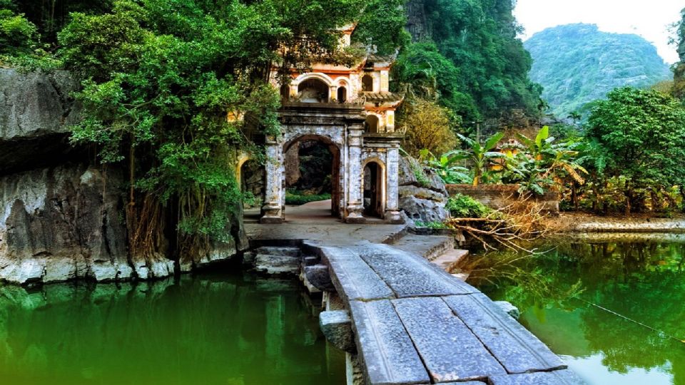 From Hanoi: Hoa Lu, Hang Mua Hike, Tam Coc Boat, and Lunch - Hoa Lu temples: an old capital you can actually walk through