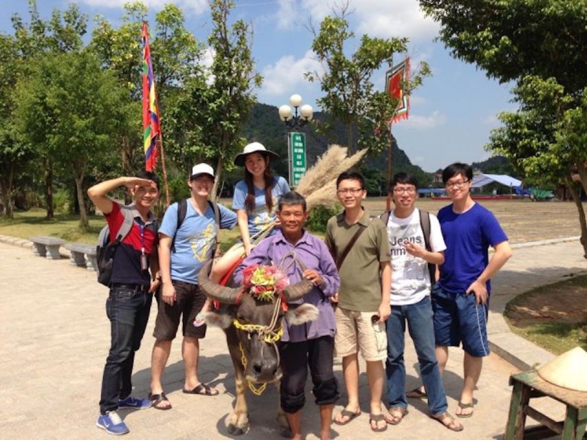 From Hanoi: Hoa Lu, Hang Mua Hike, Tam Coc Boat, and Lunch - Tam Coc lunch and the Hoàng Long River sampan ride through caves