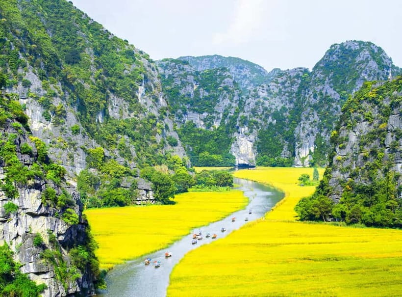 From Hanoi: Hoa Lu, Tam Coc, Mua Cave & Cycling in Ninh Binh - Morning Pickup and the Hanoi to Hoa Lu Drive (110 km)