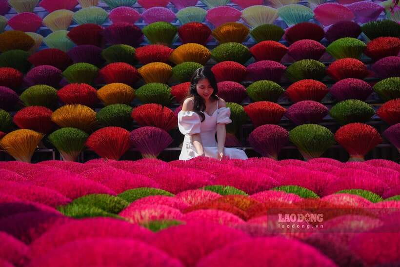 From Hanoi: Incense Village & Train Street Small Group Tour - Photo Help That Feels Like Coaching, Not Just Posing