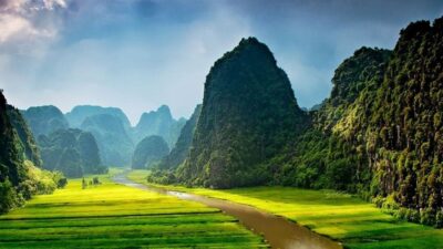 From Hanoi: Ninh Binh Ha Long Bay 5-Star 3-Day Cruise - Day 1: Bai Dinh Pagoda, Trang An boat ride, and Mua Cave steps