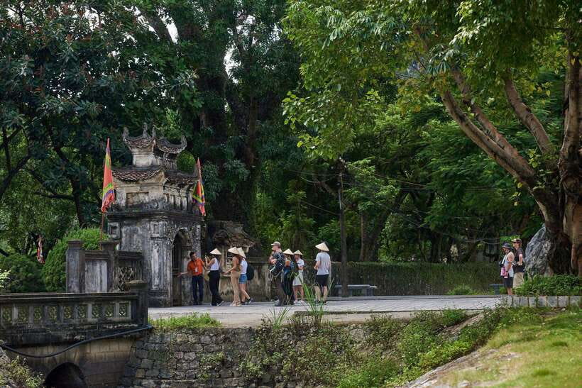 From Hanoi: Trang An, Hoa Lu & Mua Cave Full-Day Luxury Tour - Key points before you go