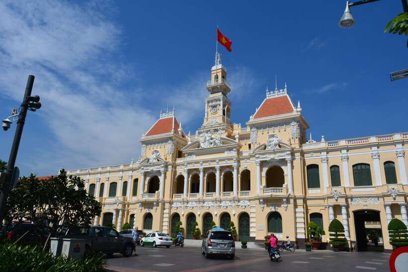 From HCM: City Highlights & Chinatown Trips – Water Bus Tour - Reunification Palace: Big Moments in Concrete and Rooms